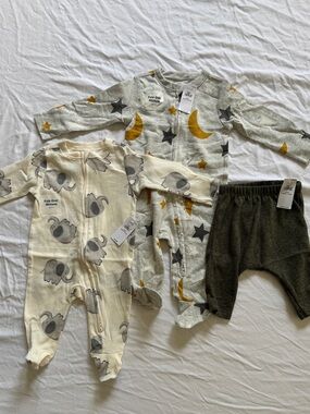 NWT Old Navy baby sleeper bundle